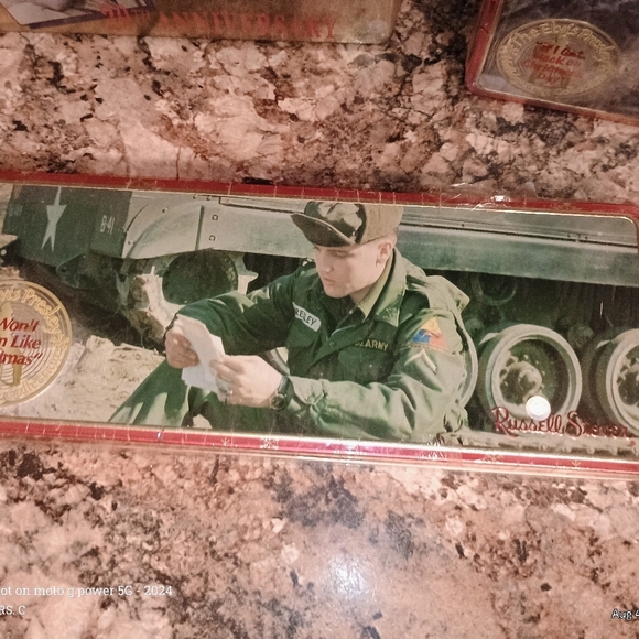 Elvis Presley Collectible Tin Set.Elvis collectibles Un opened chocolates - Picture 3 of 6